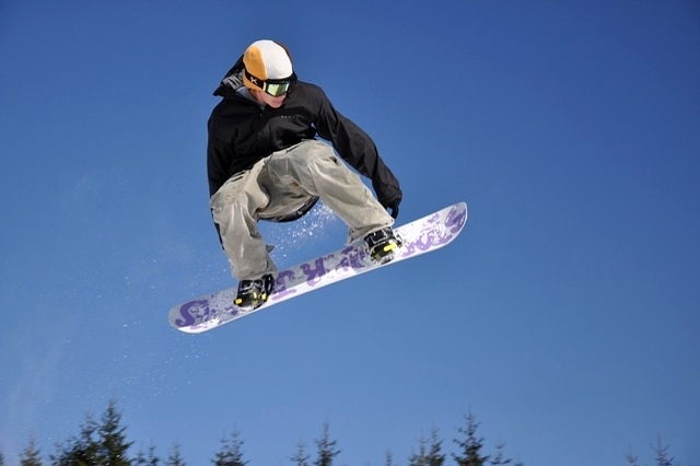 triks snowboarder